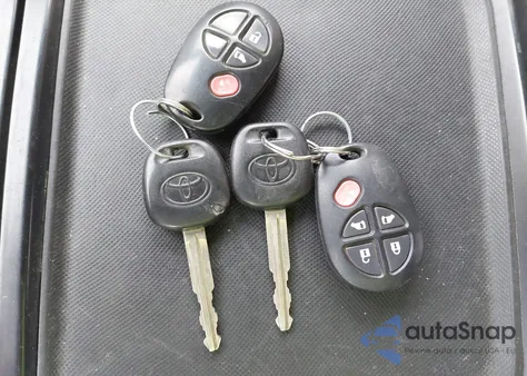 2015 Toyota Sienna Le 7 Passenger z USA, uszkodzony, nr VIN 5TDJK3DC7FS110702